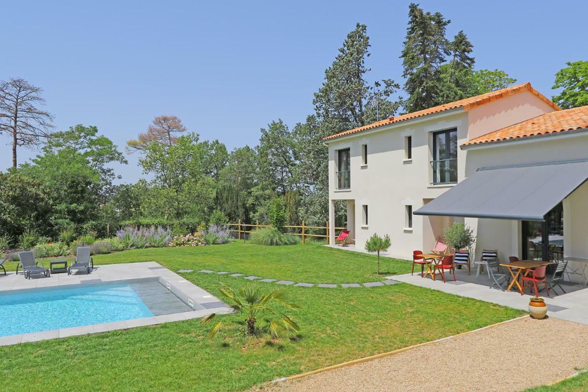 L Esprit Du Clain Chambres D Hotes Bandb De Standing Proches Du Futuroscope Golf Et Lac De St Cyr Naintre Exterior foto